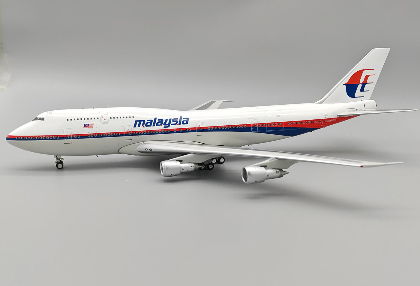 INFLIGHT 200 B747-3H6M MALAYSIA AIRLINES REG: 9M-MHK