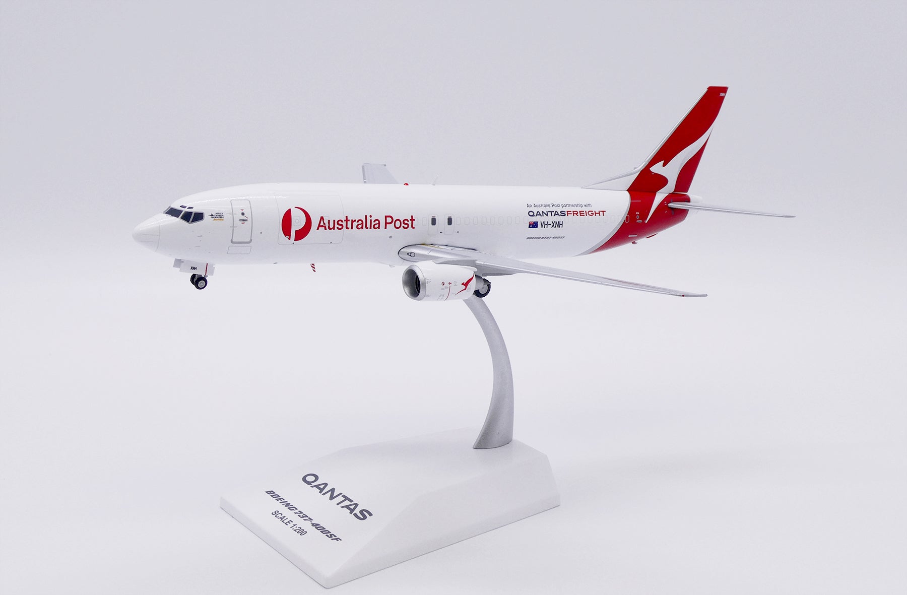 JC WINGS B737-400(SF) QANTAS FREIGHT "AUSTRALIA POST" REG: VH-XNH
