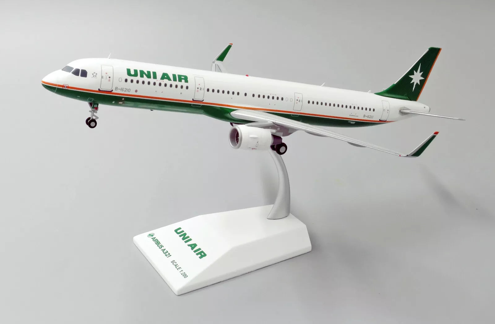 JCWINGS UNI AIR A321 REG: B-16210